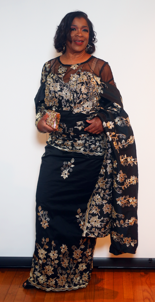 Gorgeous silk dress Color: Black & gold