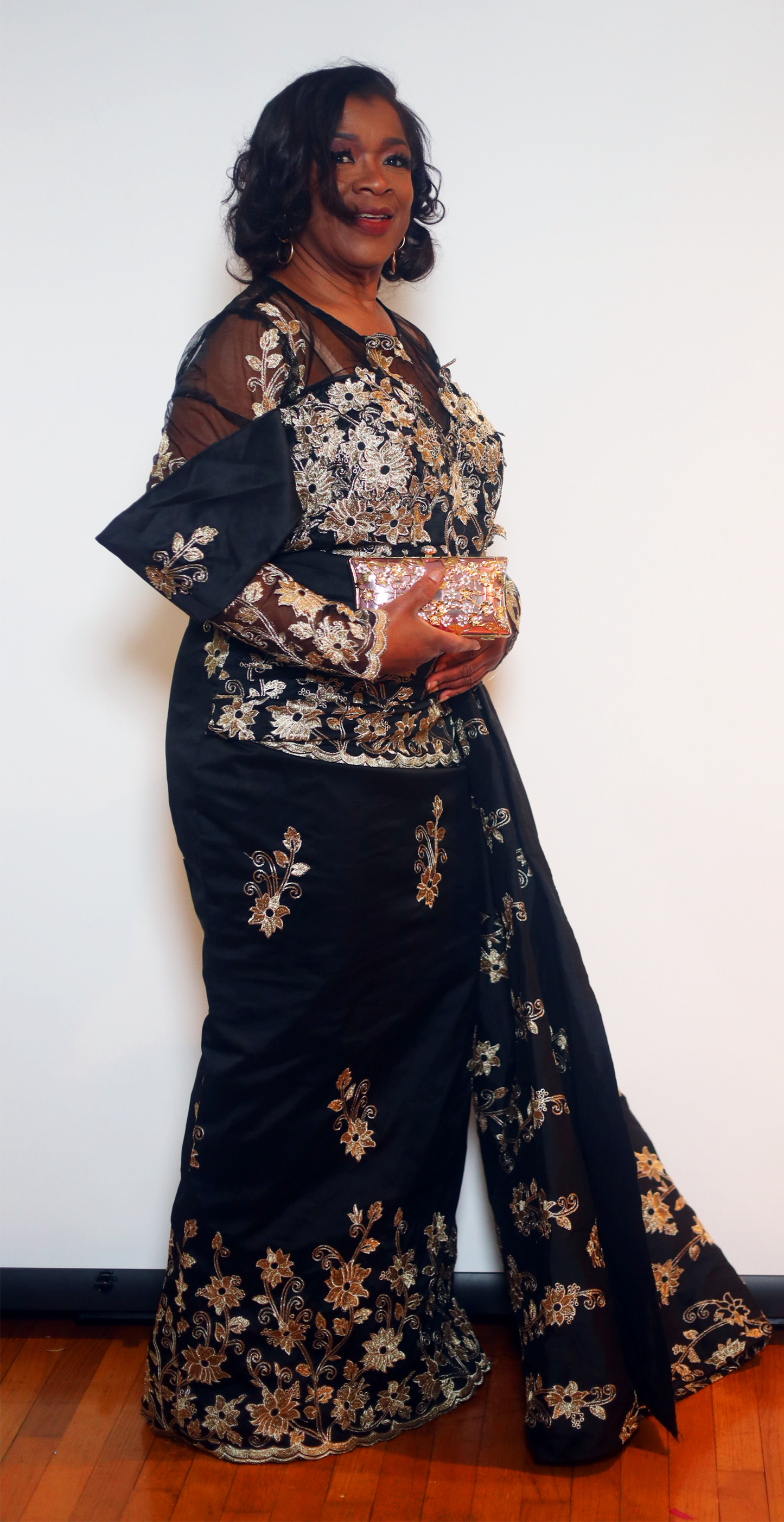 Gorgeous silk dress Color: Black & gold